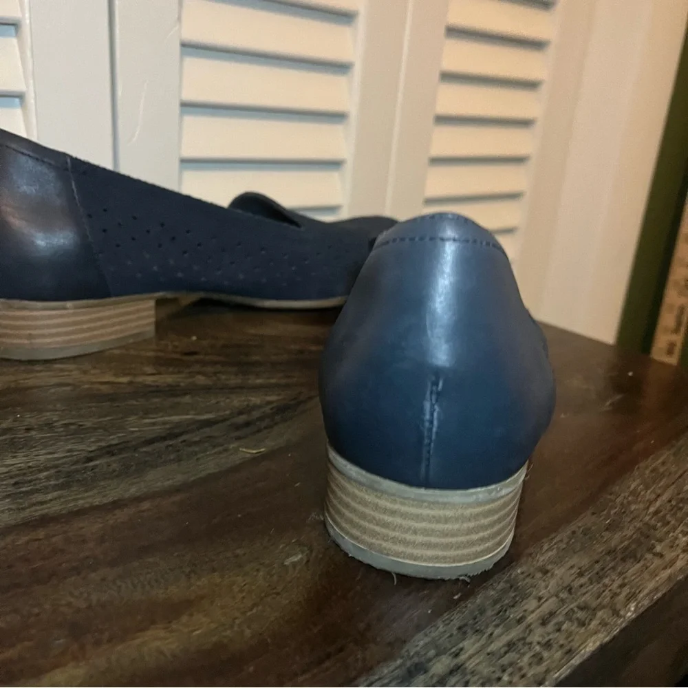 Clarks Blue Casual Flats - Picture 7 of 9